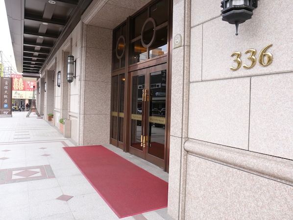 A hotel entrance with a red carpet, large glass doors, and the number 336 on the wall. - Fushin Hotel Tainan (Tainan)