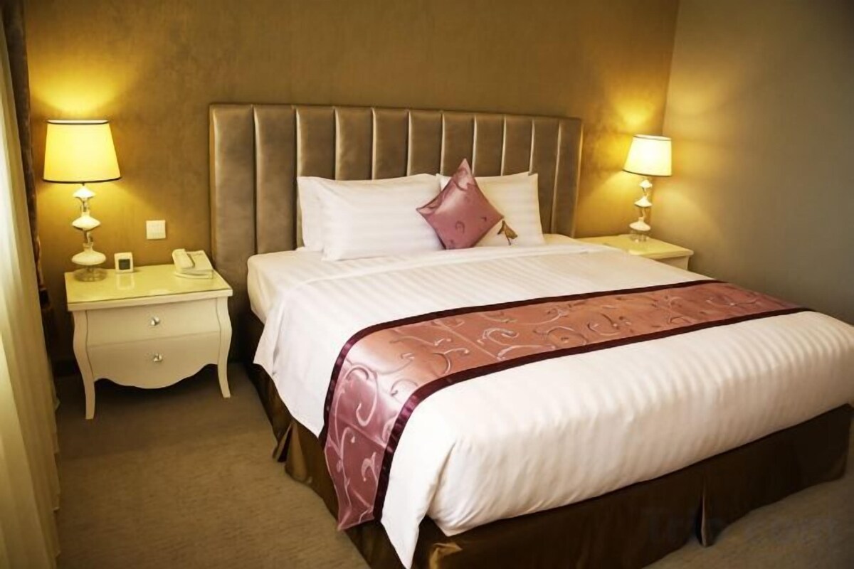 Down comforters, in-room safe, laptop workspace, blackout drapes