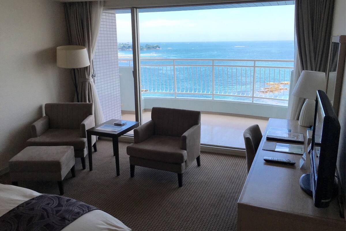 twin room, non smoking, ocean view | in-room safe, blackout curtains, free wifi