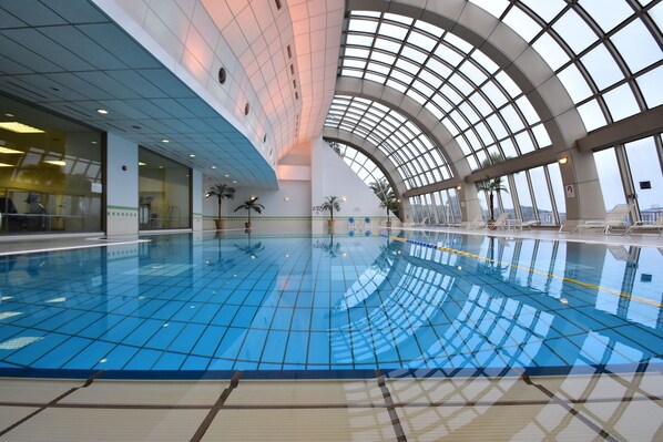 Indoor pool, outdoor pool