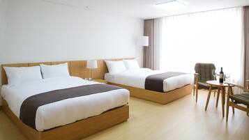 Logenir Suite | ตู้นิรภัยในห้องพัก, โต๊ะทำงาน, ผ้าม่านกันแสง, Wi-Fi ฟรี