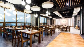 2 restaurants, breakfast, lunch, dinner served; Japanese cuisine