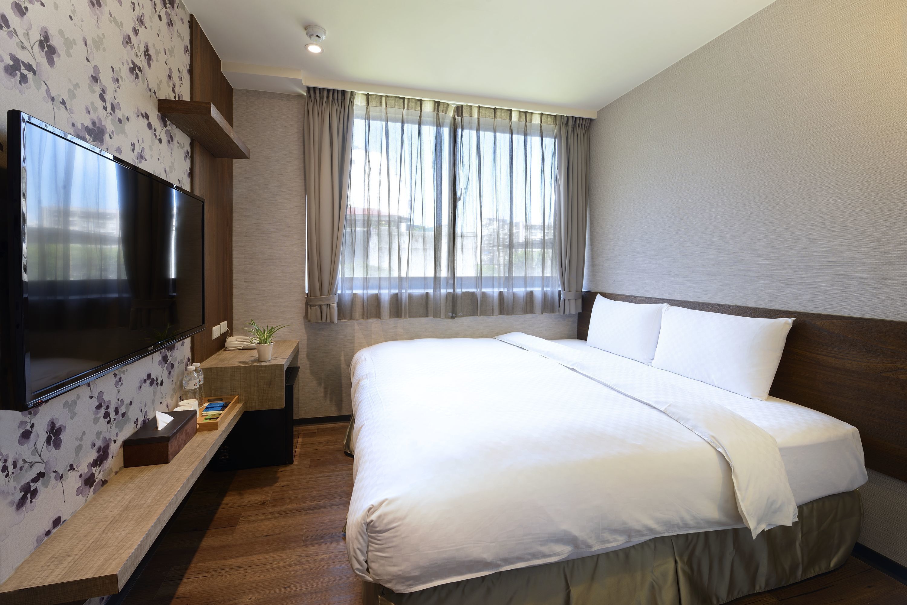 Edredons de pluma, cortinas blackout, Wi-Fi de cortesia, roupa de cama