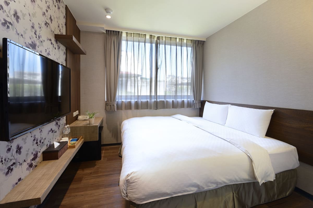 Down comforters, blackout drapes, free WiFi, bed sheets