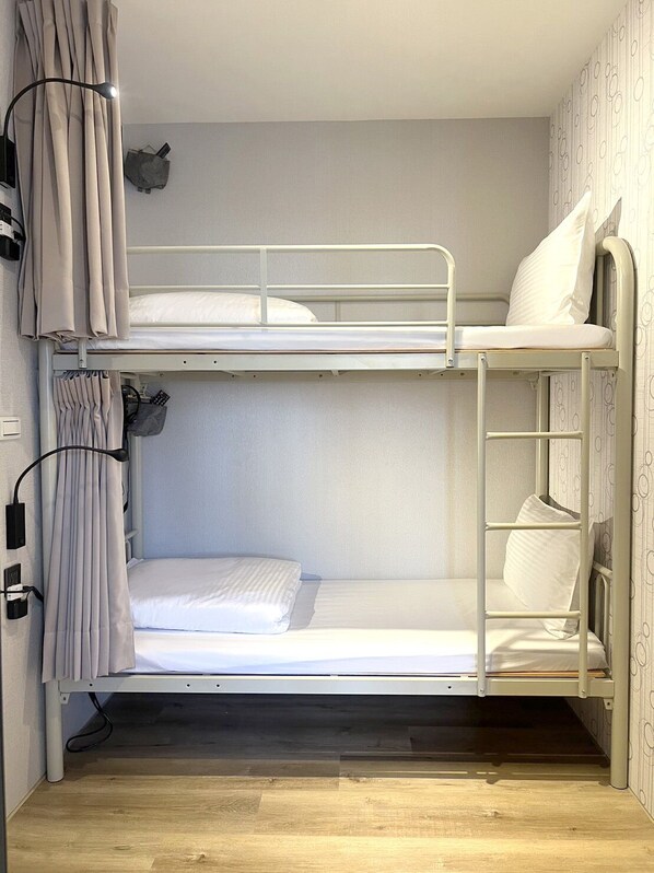 A bunk bed room with a wooden floor, a desk with a chair, and a curtain. - Le Room Hotel Kangding (Taipei)