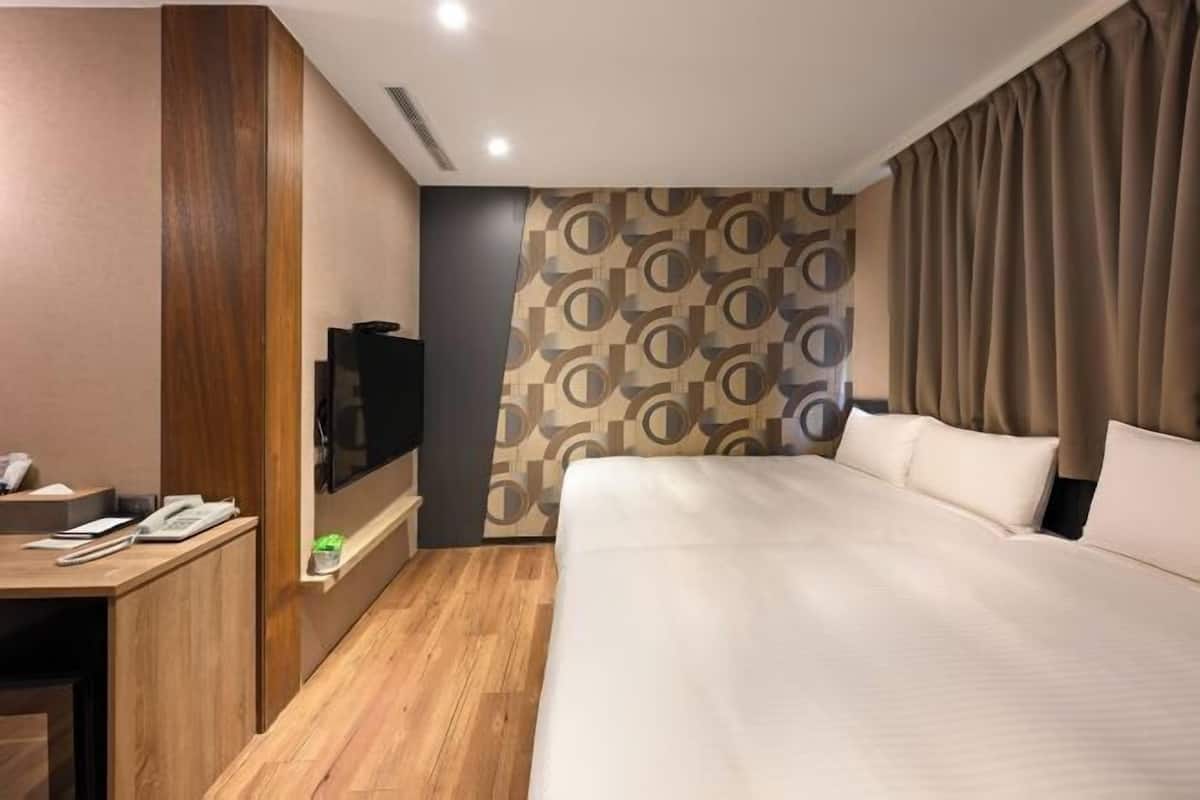 1 bedroom, down duvets, blackout curtains, free WiFi