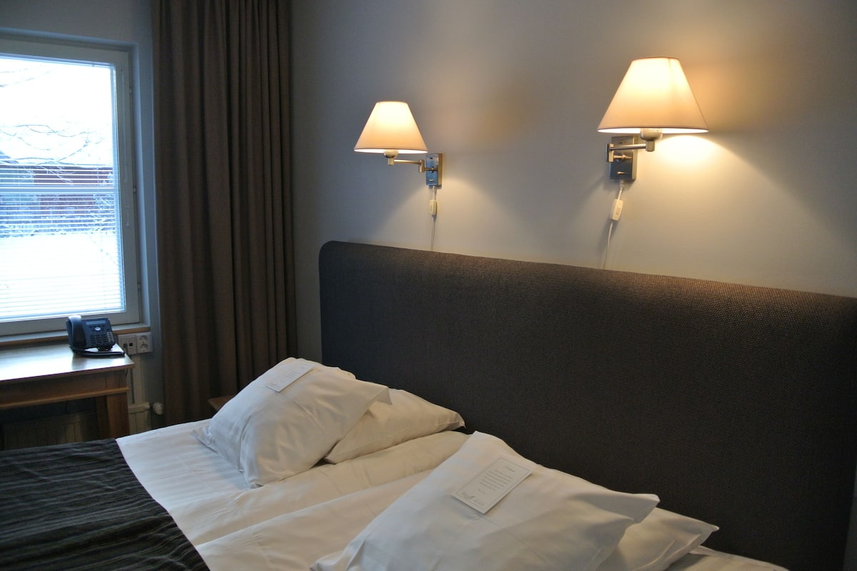 comfort twin room | premium bedding, desk, iron/ironing board, free wifi
