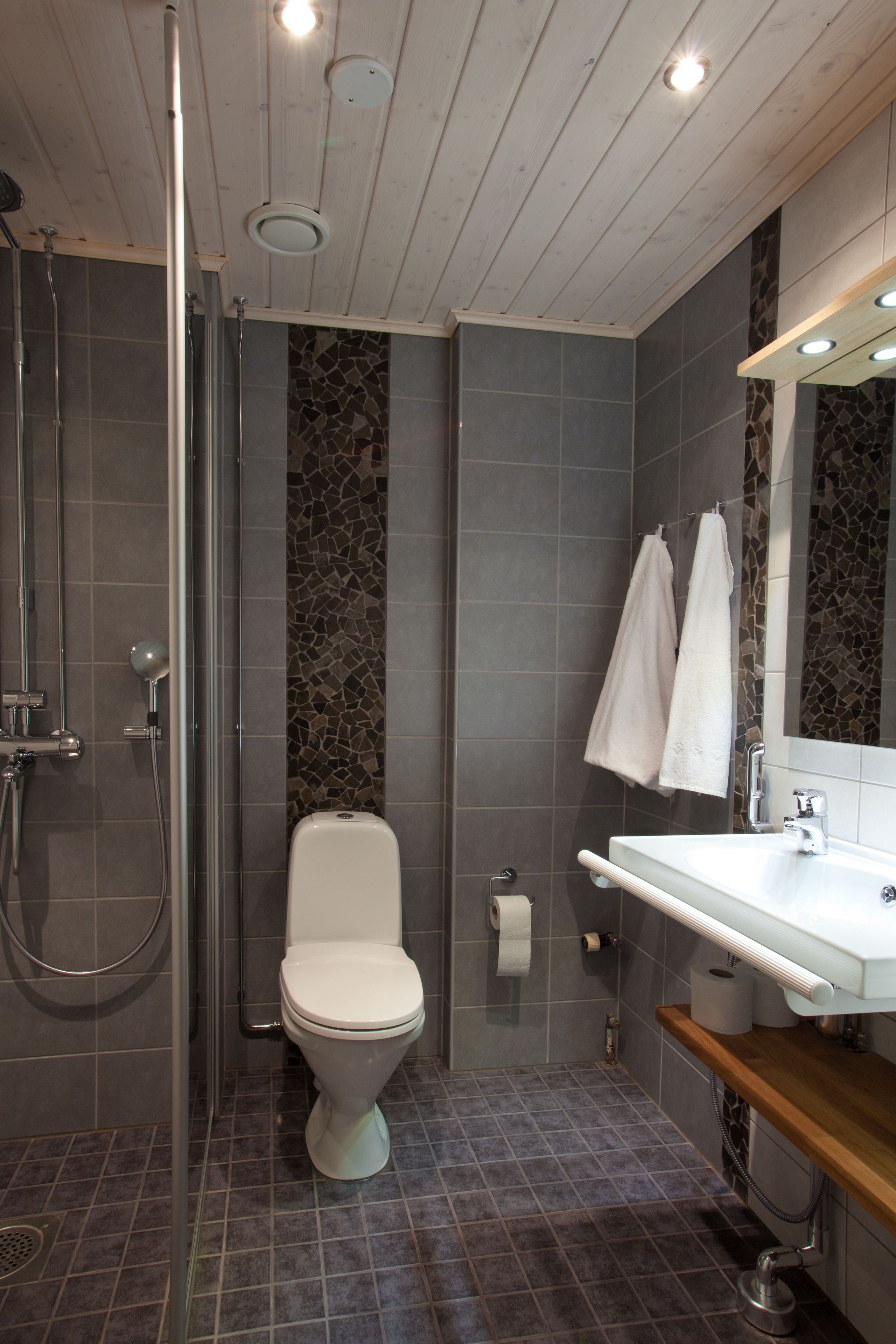superior single room | bathroom | shower, hair dryer, towels