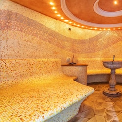 Couples treatment room(s), sauna, hot tub, steam room