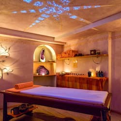 Couples treatment room(s), sauna, hot tub, steam room