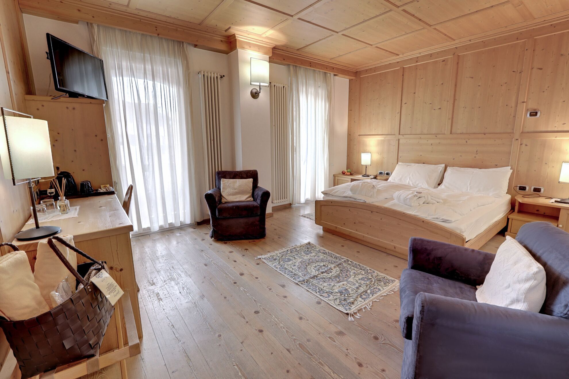 junior suite | premium bedding, down duvets, minibar, in-room safe