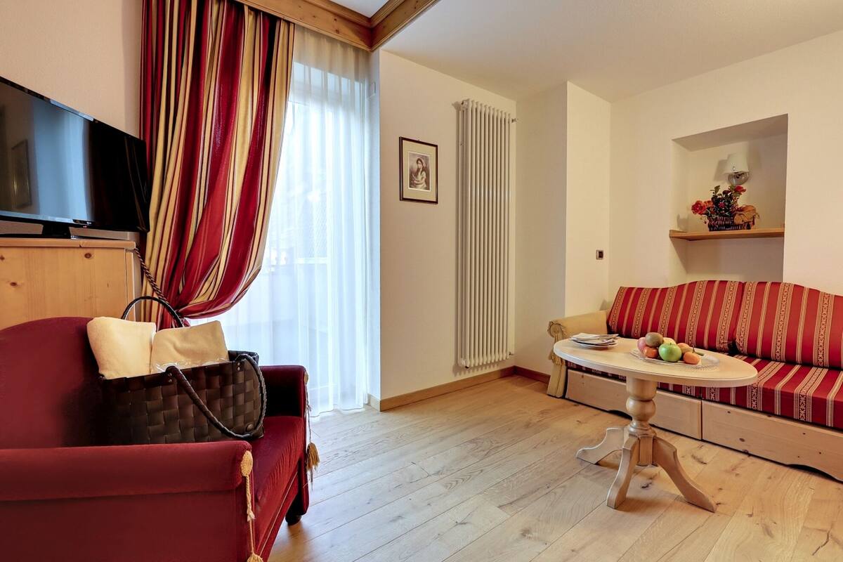 suite | living area | flat-screen tv, pay films