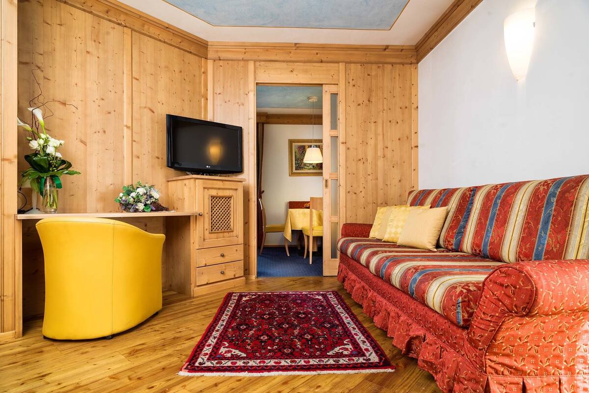 deluxe double room | premium bedding, down duvets, minibar, in-room safe