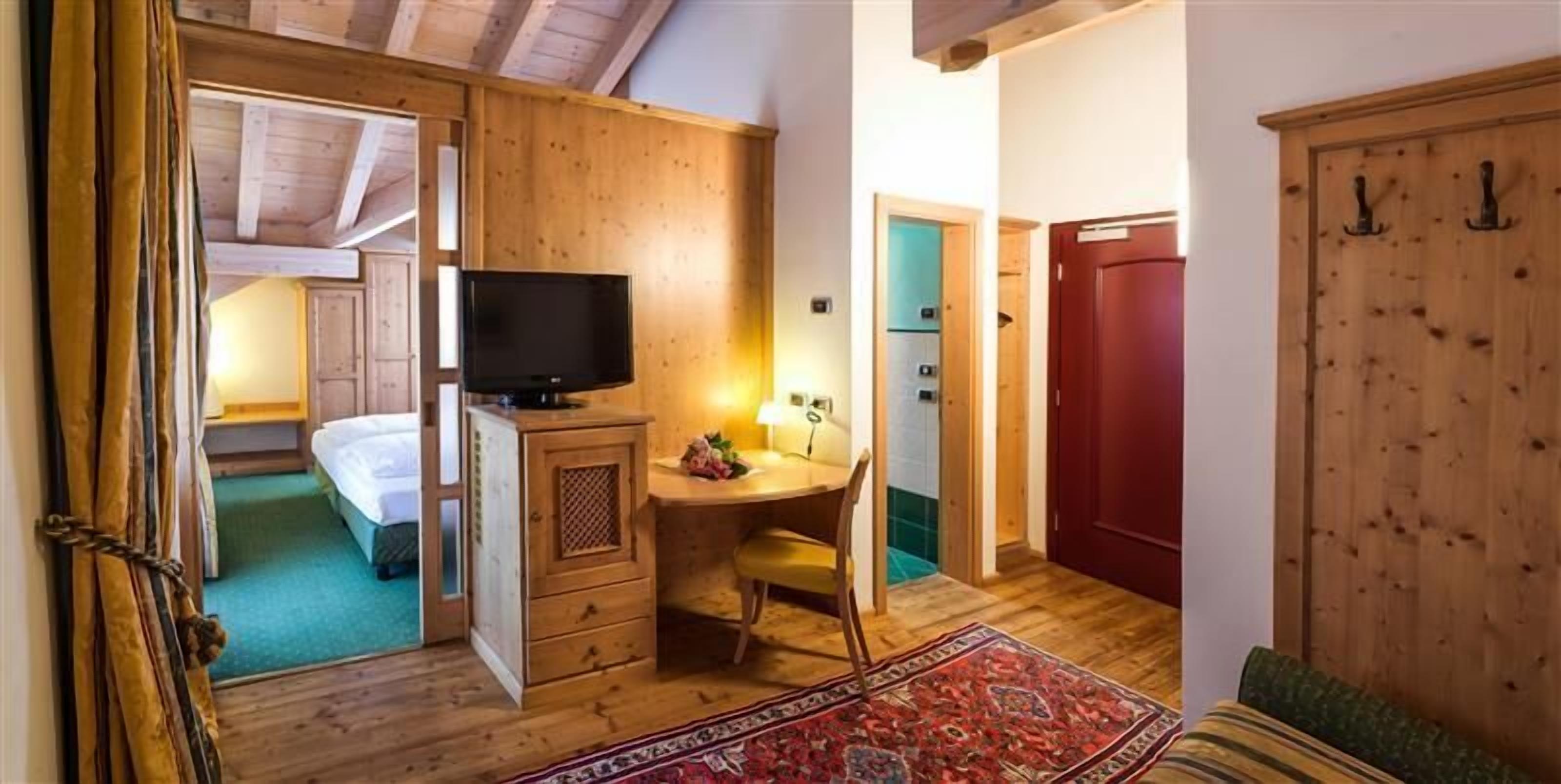 junior suite (superior) | premium bedding, down duvets, minibar, in-room safe