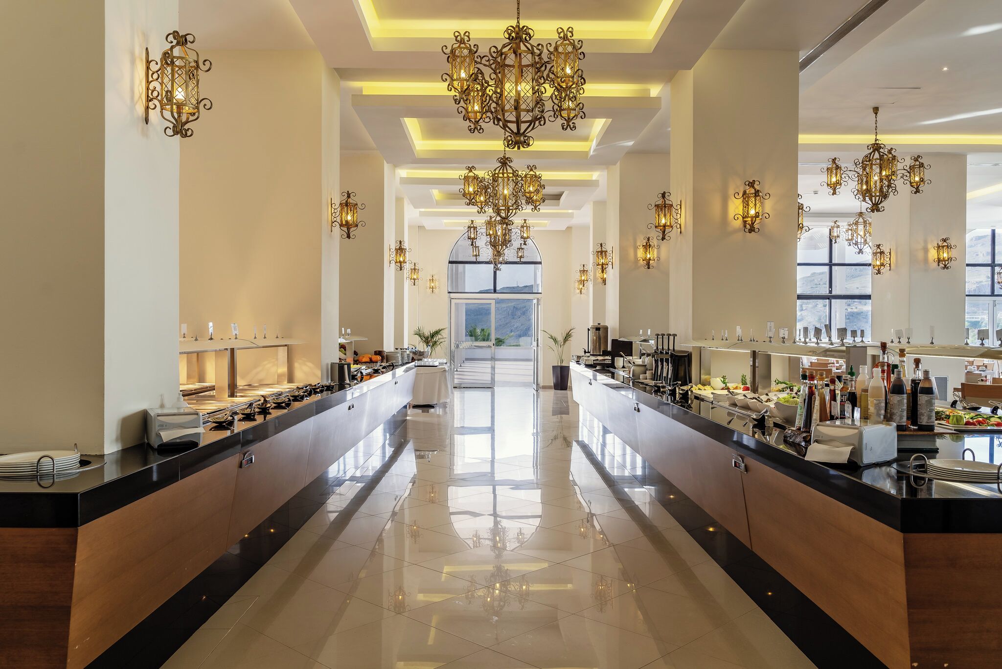 3 restaurantes; se sirven desayunos, almuerzos y cocina internacional 