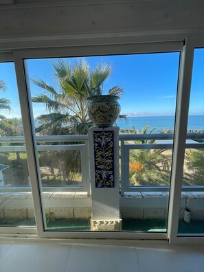 Lunch and dinner served, beach views 