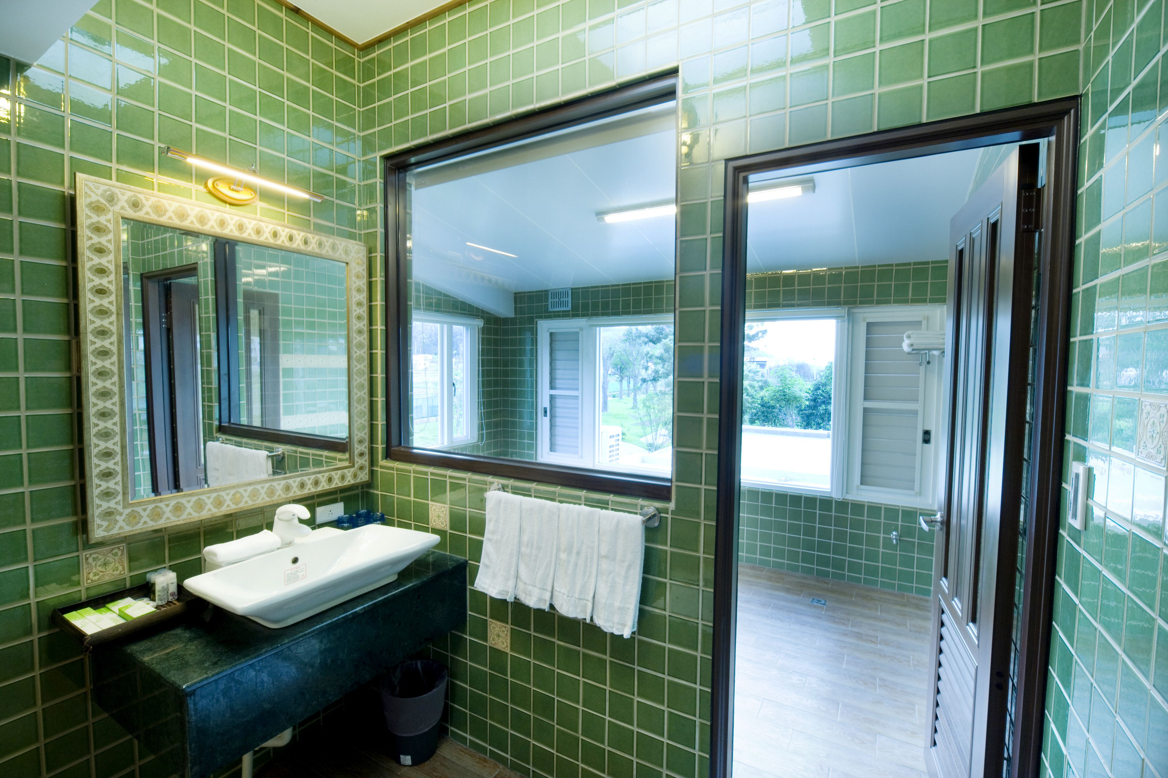 deluxe quadruple room, 2 bedrooms | bathroom | separate bathtub and shower, deep-soaking bathtub, free toiletries
