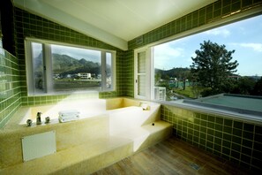 Deluxe Quadruple Room, 2 Bedrooms | Bathroom | Separate bathtub and shower, deep-soaking bathtub, free toiletries - Schokolake (Dahu)