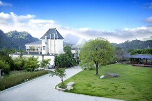 Property grounds - Schokolake (Dahu)