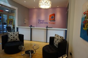 A reception area with two black armchairs, a glass coffee table, and a wall-mounted sign for Bangi Gateway Hotel. - Bangi Gateway Hotel (Bandar Baru Bangi)