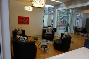 Sala de estar en el lobby