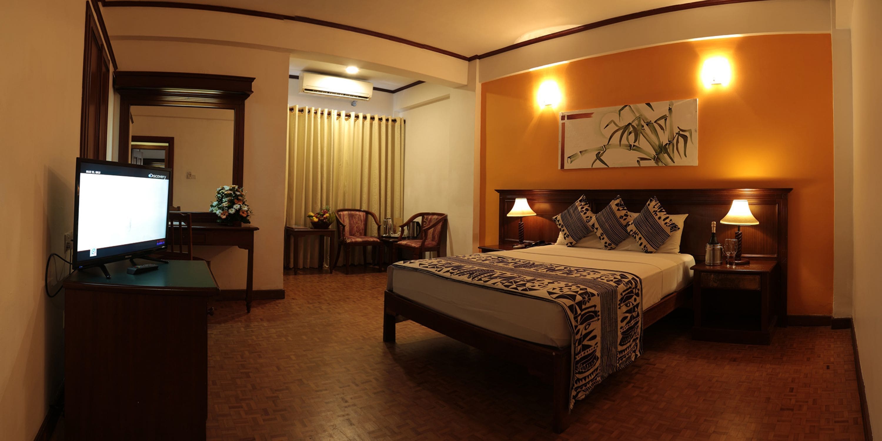 Deluxe Twin Room | In-room safe, desk, iron/ironing board, free WiFi