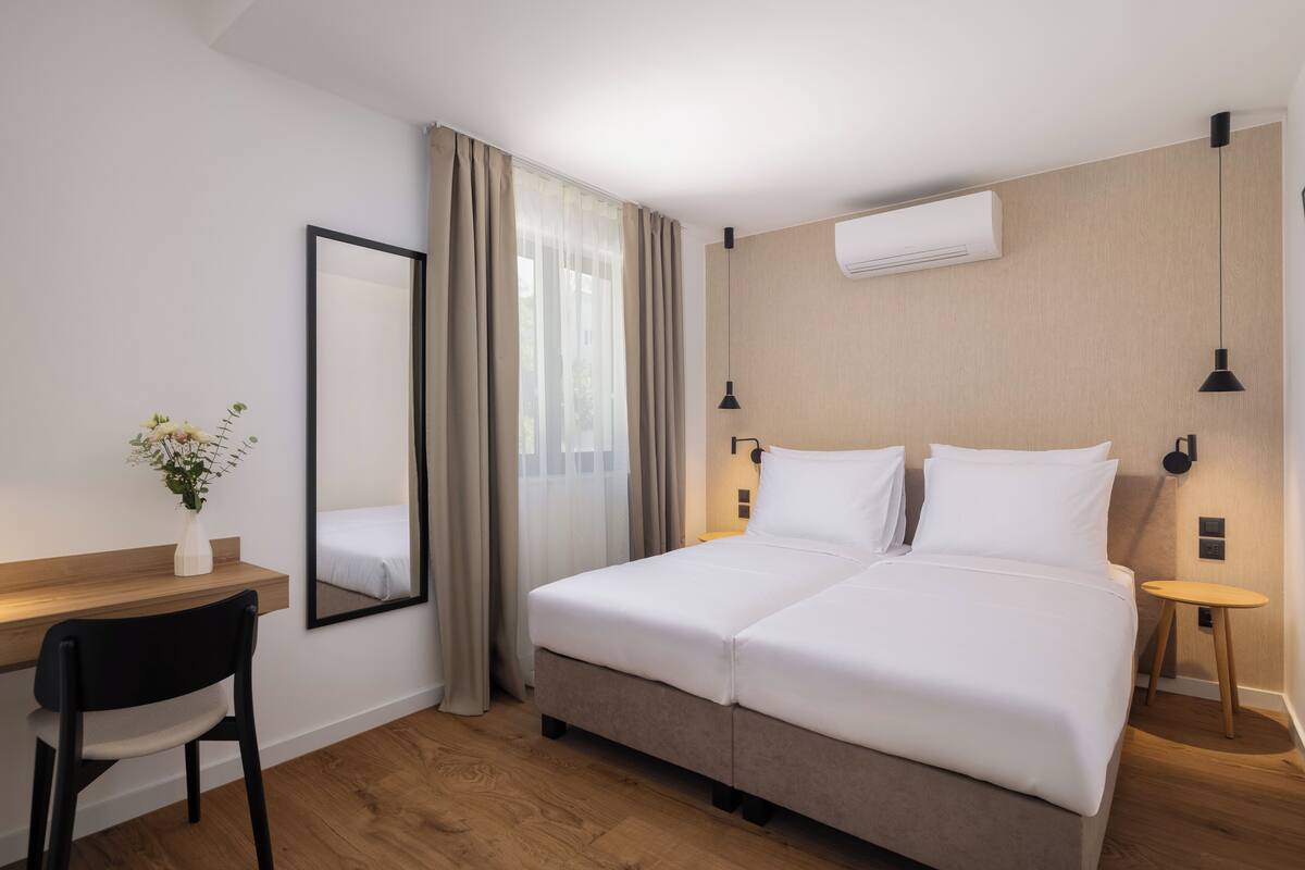 Family room Park View | Minibar, in-room safe, desk, free WiFi
