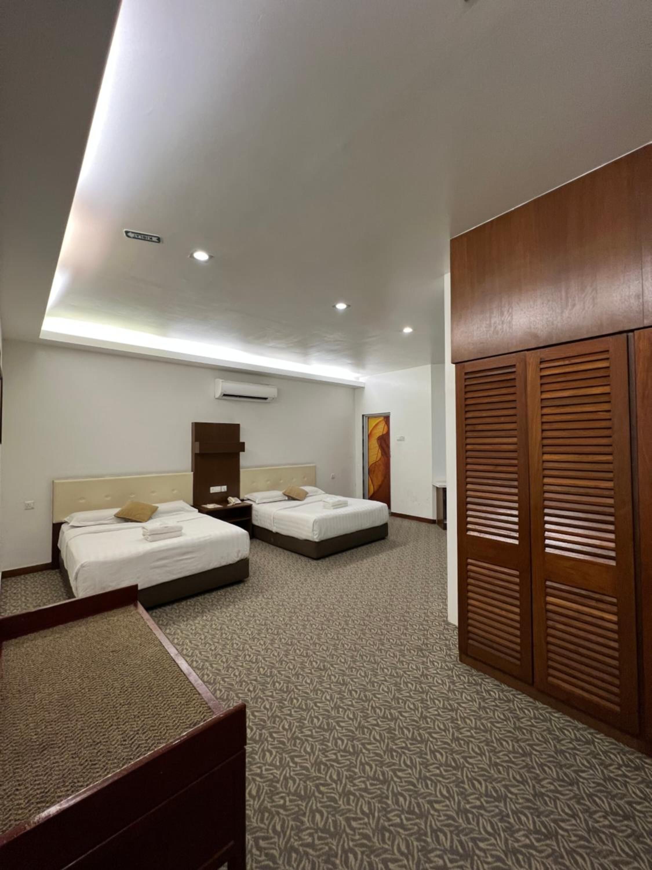 In-room safe, desk, iron/ironing board, free WiFi