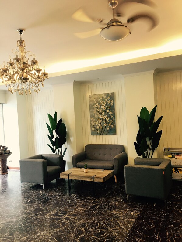 Lobby lounge