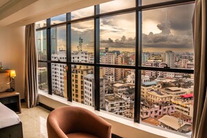 Deluxe Room, 1 Queen Bed | Hypo-allergenic bedding, minibar, in-room safe, desk