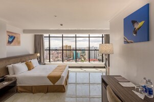 防过敏的被褥、迷你吧、客房内保险箱、办公桌