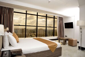 Habitación Deluxe, 1 cama Queen size | Ropa de cama hipoalergénica y minibar 