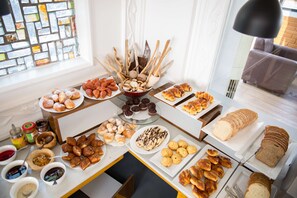Desayuno buffet todos los días (con cargo) 