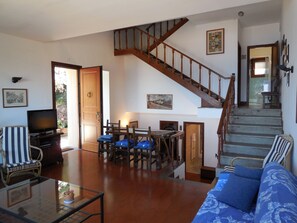 Villa, 4 habitaciones | Área de sala de estar