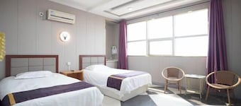 Zhaoxian Friendship Hotel