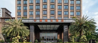 Huaqiao Hotel