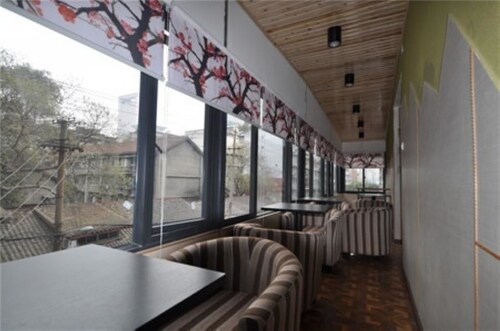 Chengdu Peach Garden Hotel