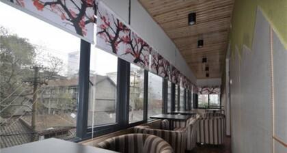 Chengdu Peach Garden Hotel