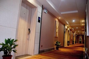 المنشأة من الداخل