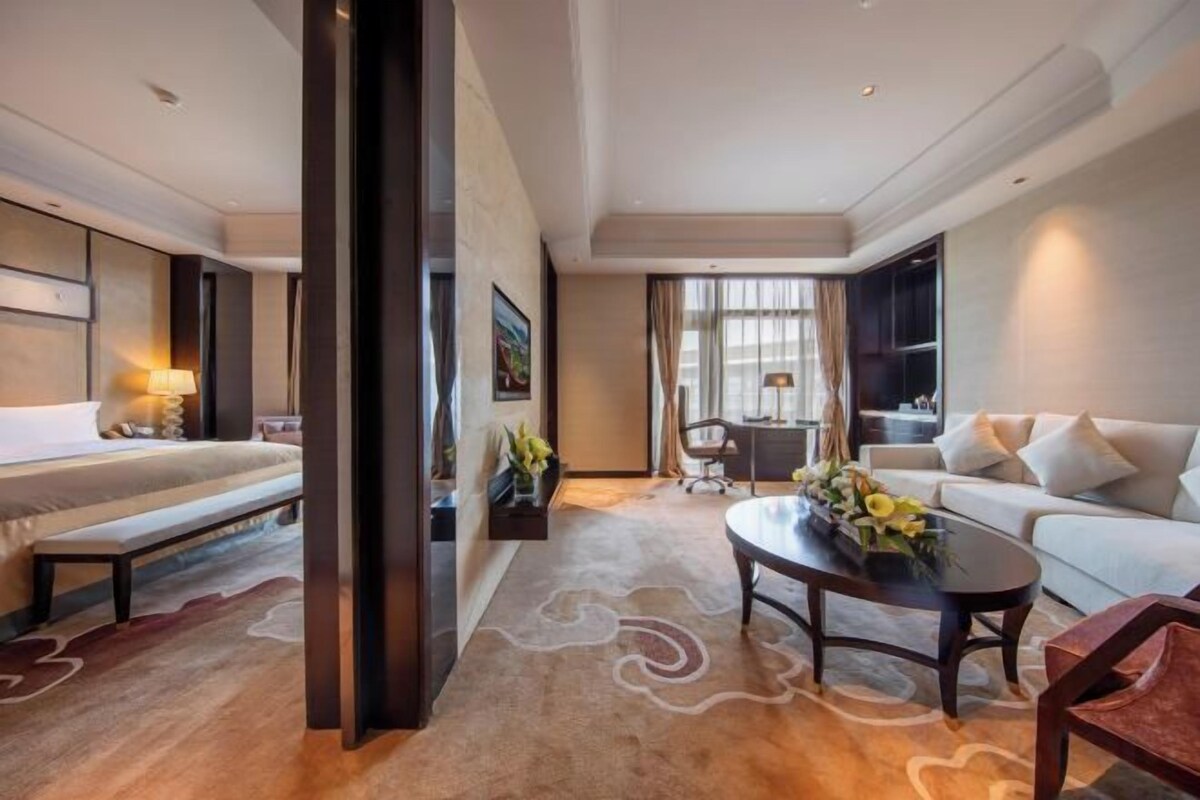 Suite (With balcony)