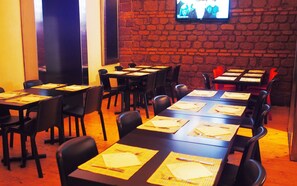 Se sirven almuerzos y cenas, cocina italiana