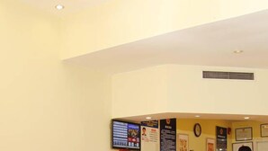 Lobby -  Ji hotel (Sanyuan Xiqiao store, Beijing International Exhibition)  (Beijing)