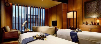 Kunming Oceancube Spa Holiday Hotel