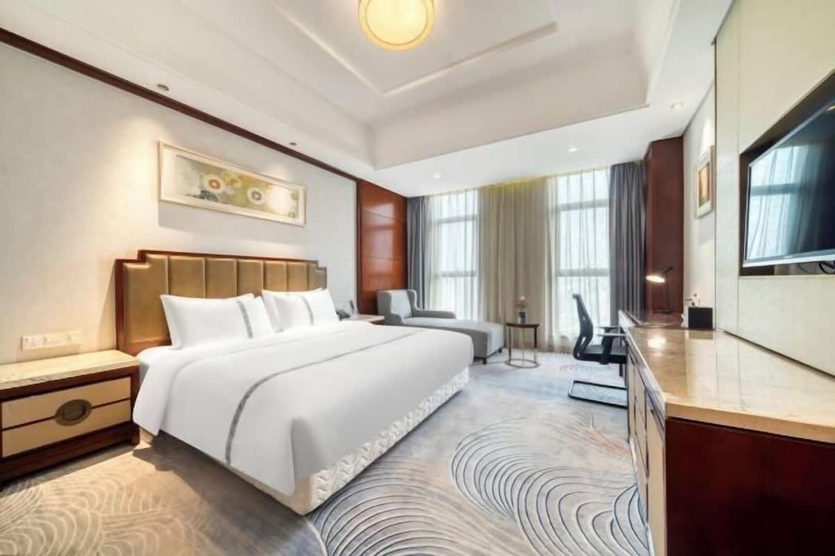 In-room safe, blackout drapes, iron/ironing board, free WiFi