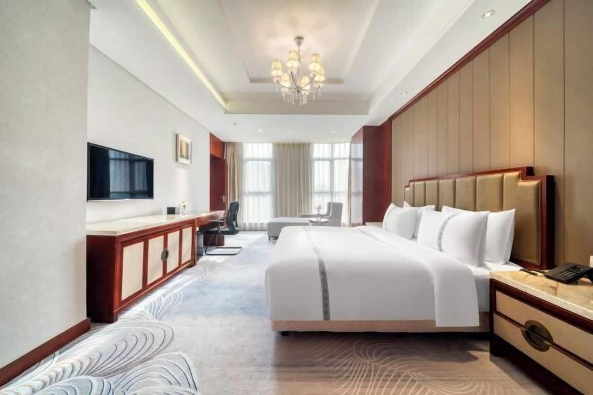 In-room safe, blackout drapes, iron/ironing board, free WiFi