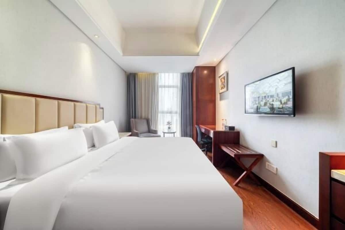 In-room safe, blackout drapes, iron/ironing board, free WiFi