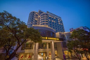 Unclassified image, 5 of 58, button - Yunnan Weiju Golden Eagle Grand Hotel (Kunming Railway Station Shuangqiao Night Market Style Street) (Kunming)