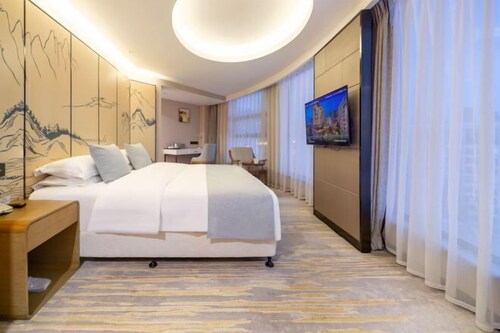 Yunnan Weiju Golden Eagle Grand Hotel (Kunming Railway Station International Convention and Exhibition Center)