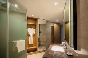 Room - Yunnan Weiju Golden Eagle Grand Hotel (Kunming Railway Station Shuangqiao Night Market Style Street) (Kunming)