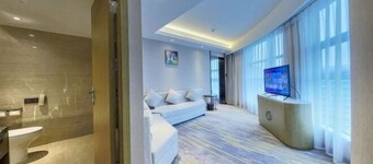 Yunnan Weiju Golden Eagle Grand Hotel (Kunming Railway Station International Convention and Exhibition Center)